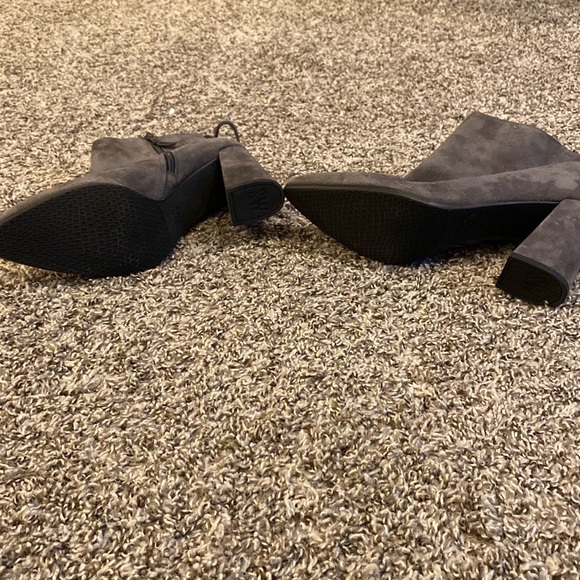 Grey suede Stuart Weitzman heeled booties boots size 8.5 tie back - Picture 6 of 9